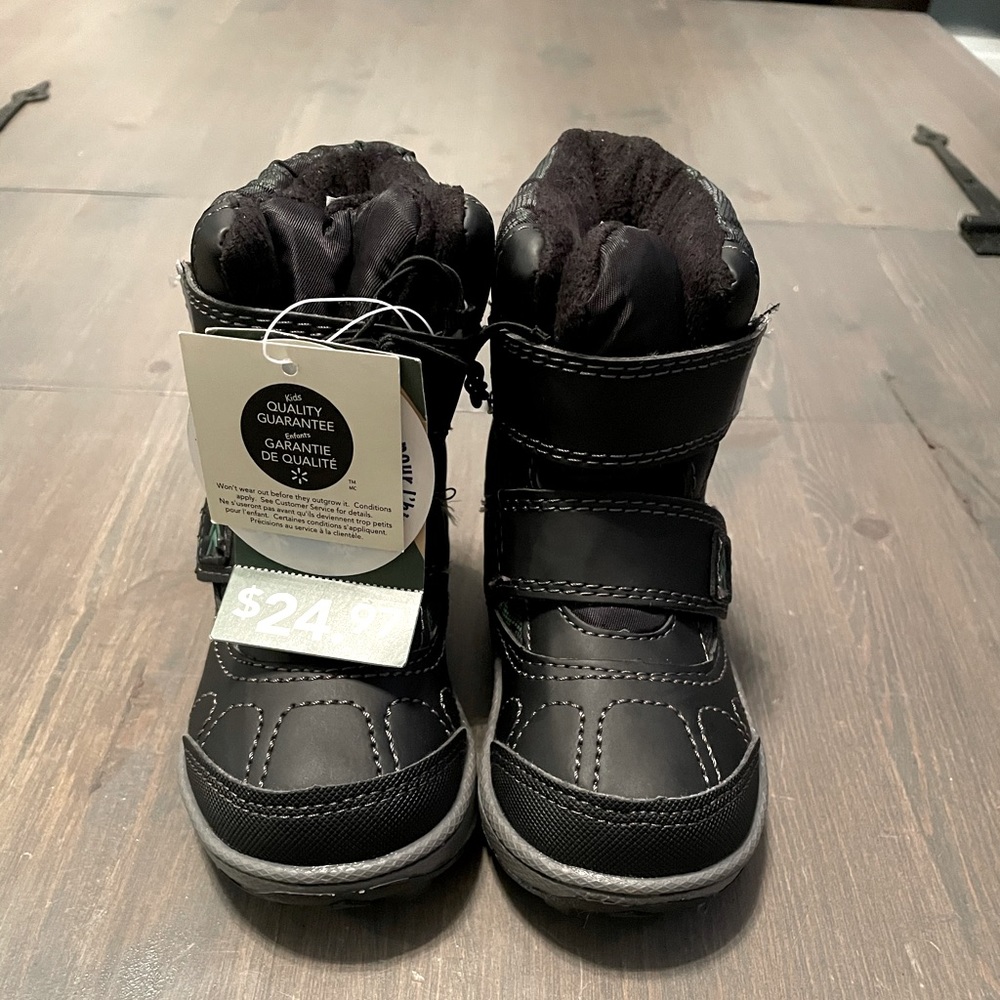 Baby Winter Boots NWT. Size 5
